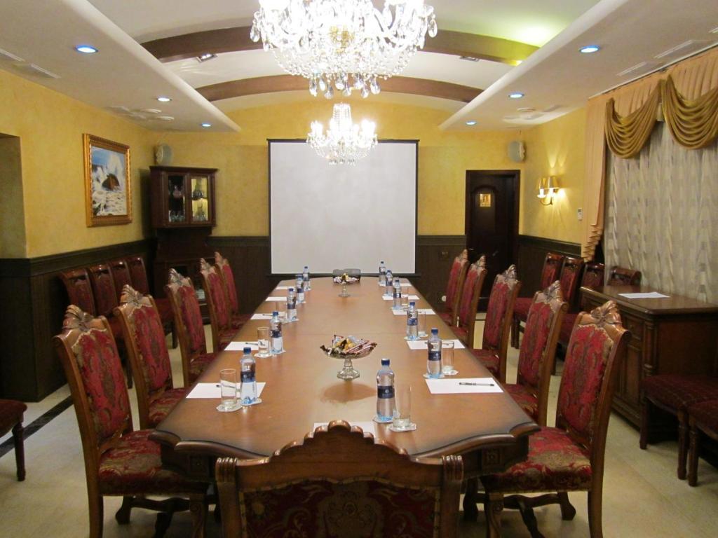 Merey Hotel Karaganda Ngoại thất bức ảnh