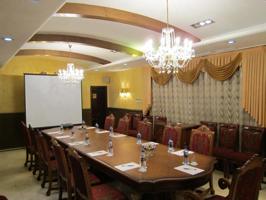 Merey Hotel Karaganda Ngoại thất bức ảnh
