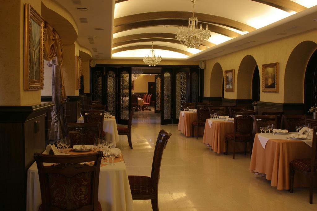 Merey Hotel Karaganda Ngoại thất bức ảnh